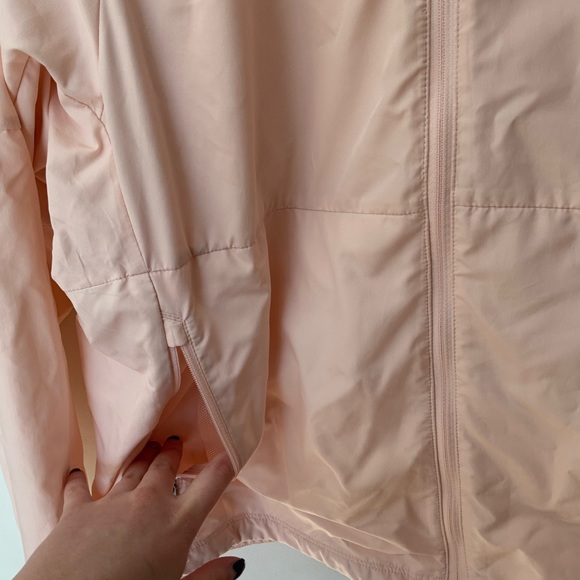 The North Face Windbreaker - Picture 2 of 11